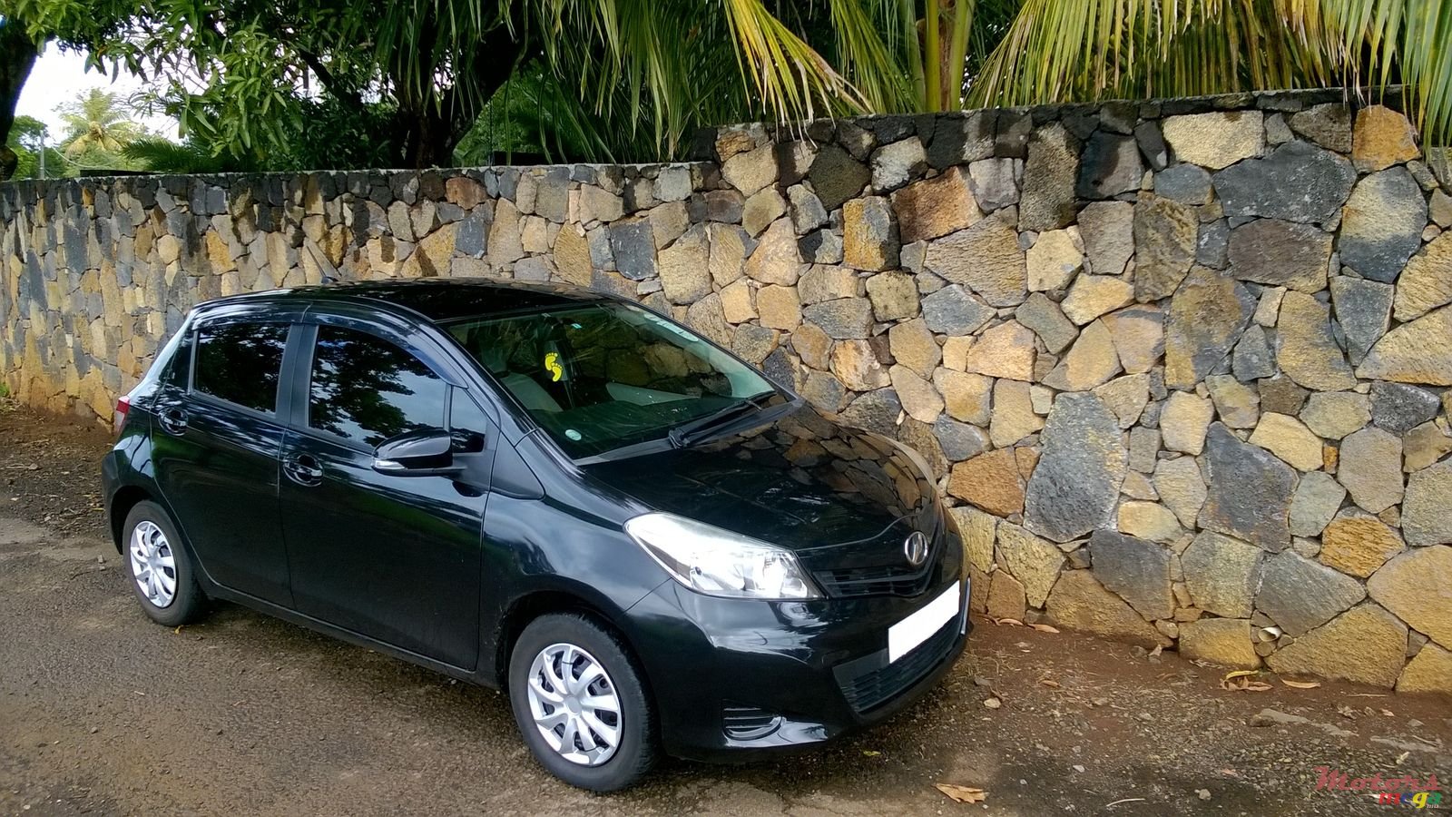 2012' Toyota Vitz photo #2