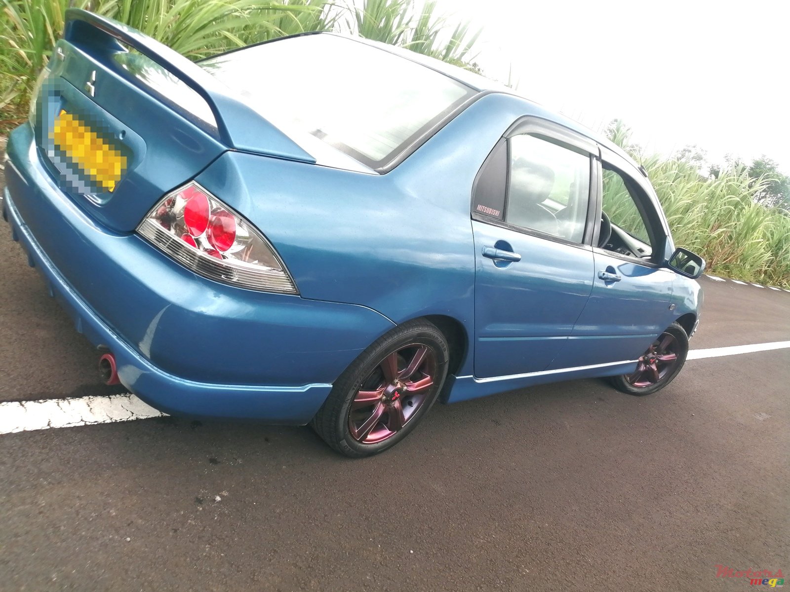 2004' Mitsubishi Lancer photo #4