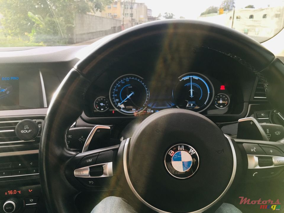 2016' BMW 5 Series photo #6