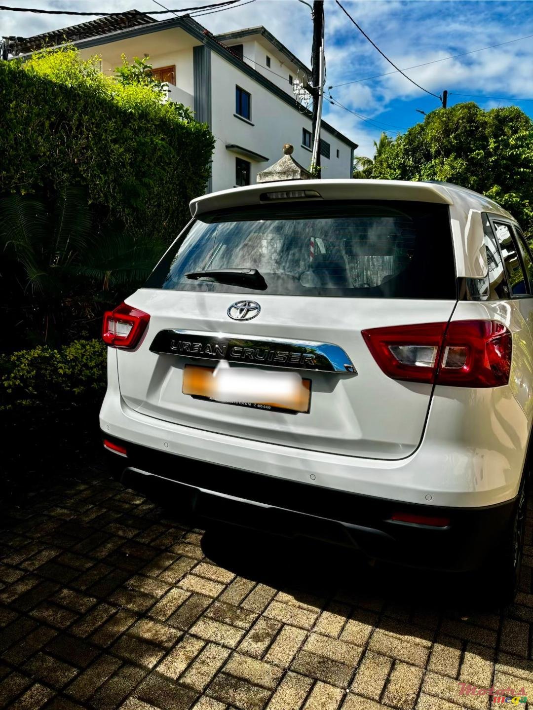 2021' Toyota Urban Cruiser photo #2