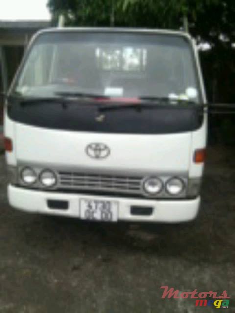 2000' Toyota Truck Xtracab SR5 Dyna 300 photo #1