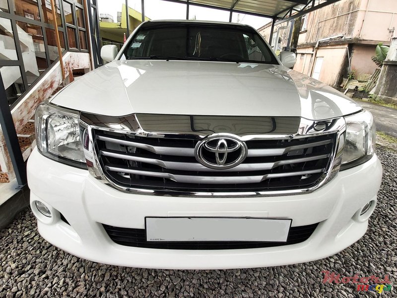 2014' Toyota Hilux photo #3