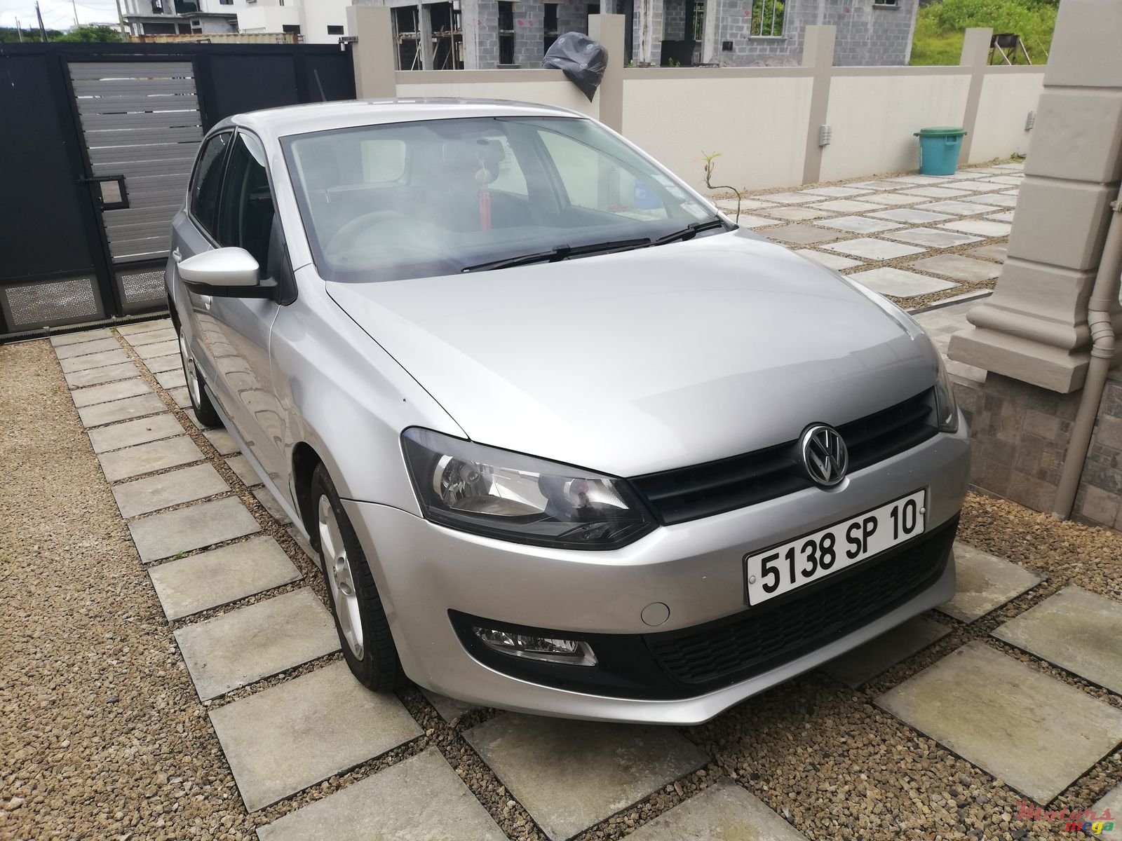 2010' Volkswagen Polo photo #2