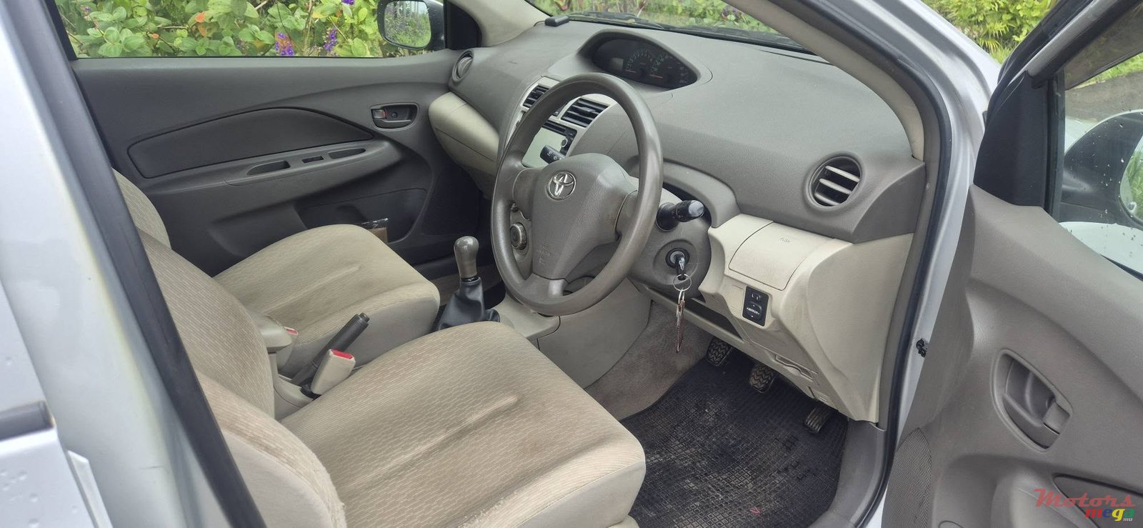 2008' Toyota Yaris photo #5