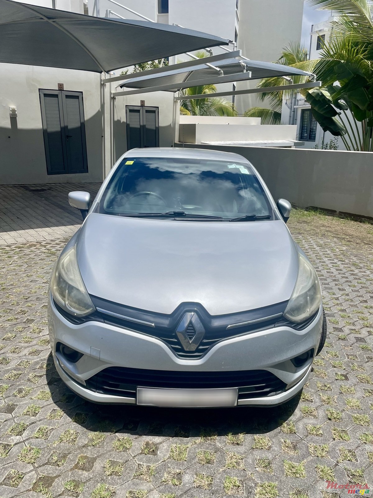 2017' Renault Clio Hatchback 1.2 A Turbo photo #1