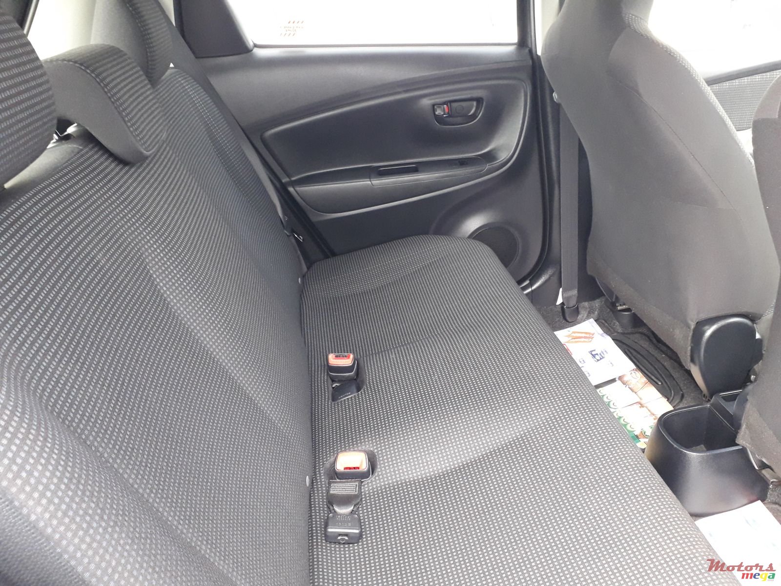 2015' Toyota Vitz 1.0 photo #4