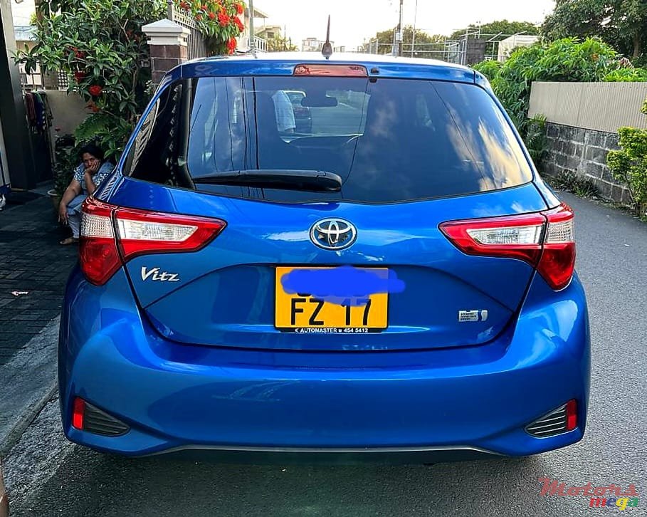 2017' Toyota Vitz Hybrid photo #7