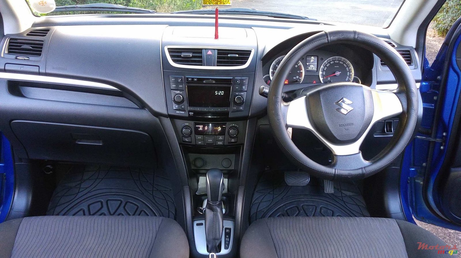 2010' Suzuki Swift photo #4