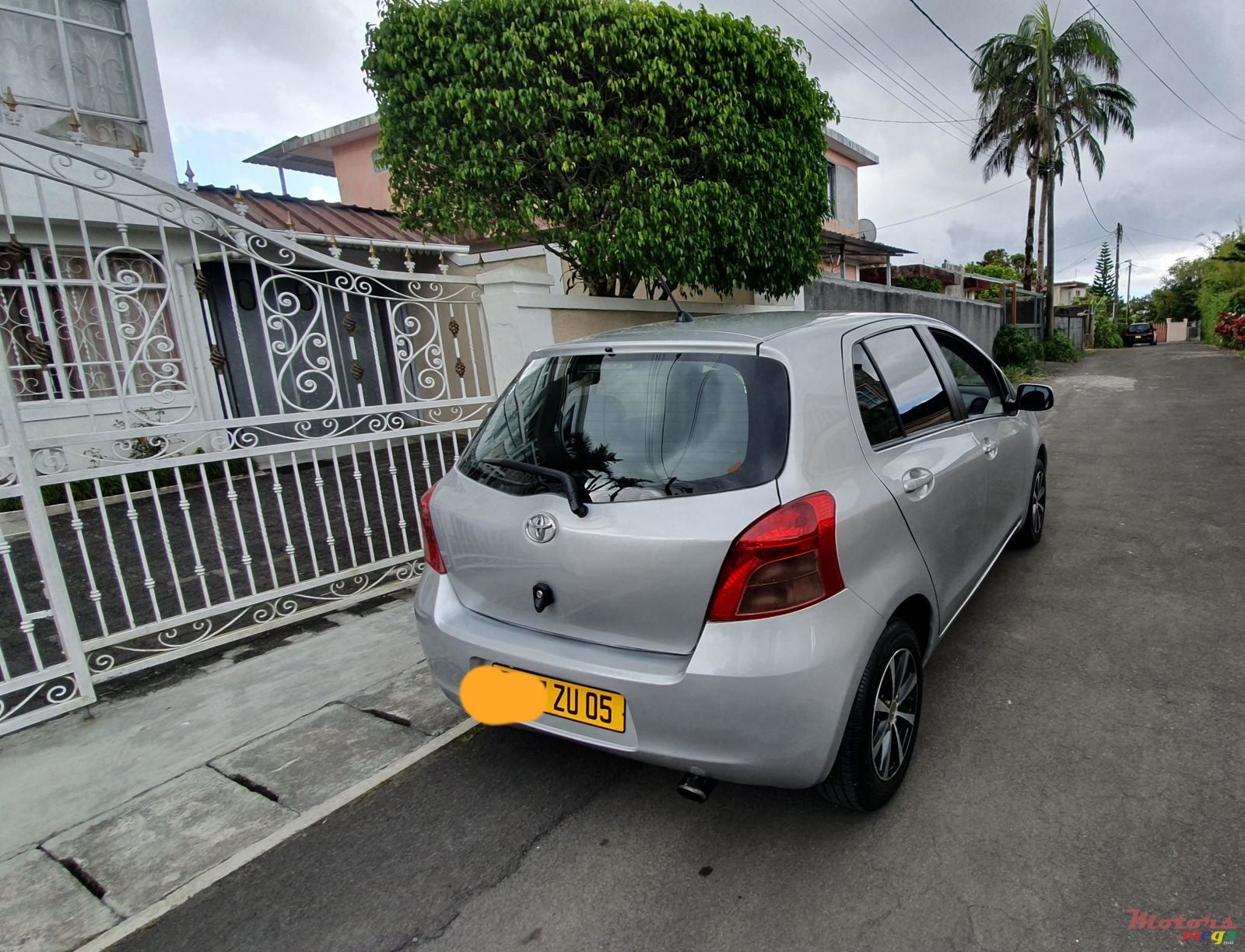 2005' Toyota Vitz photo #3