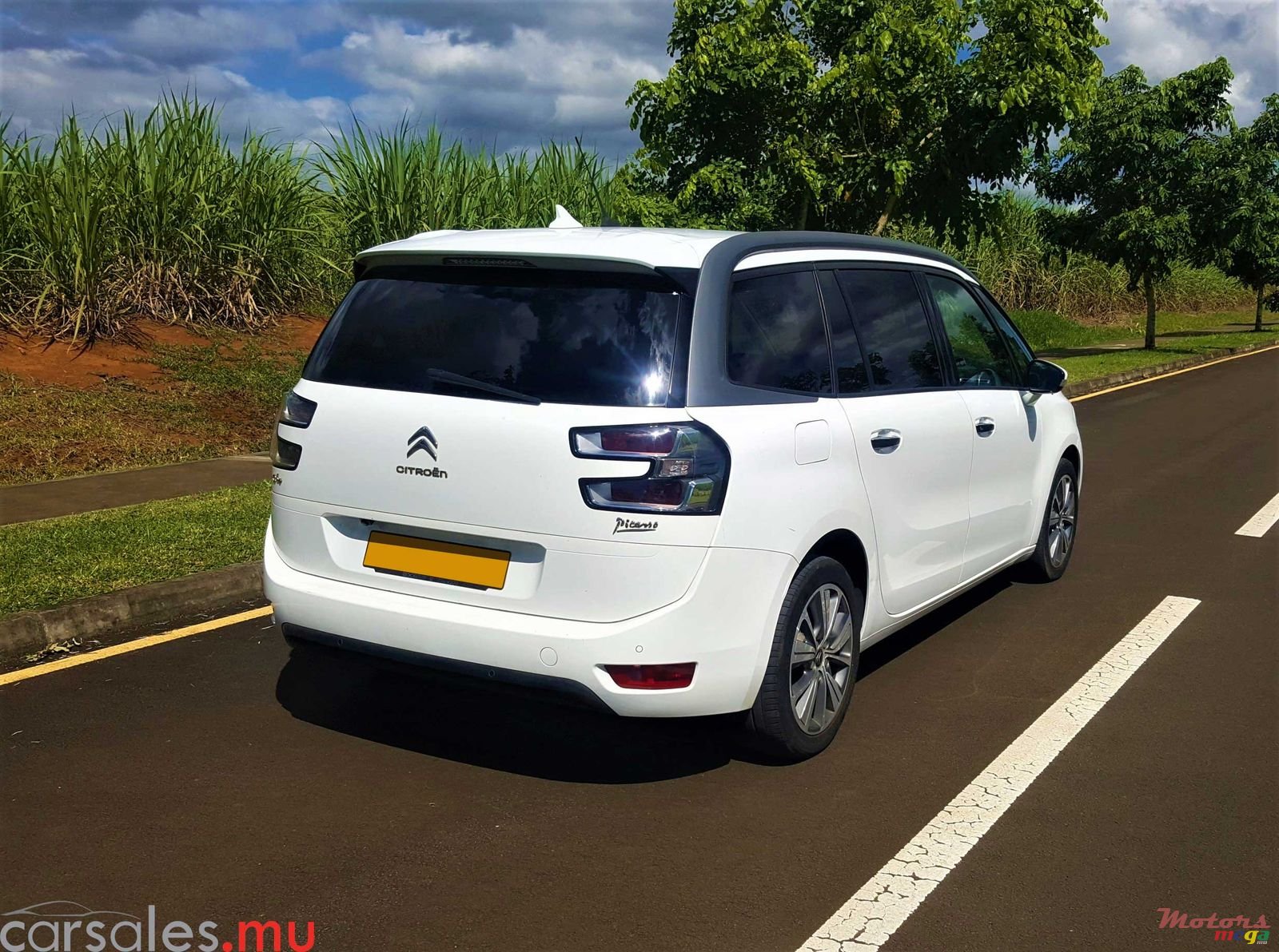 2015' Citroen C4 Picasso 1.6 HDI photo #4