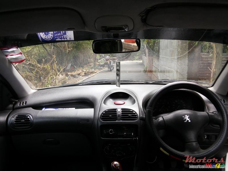 2000' Peugeot 206 photo #3