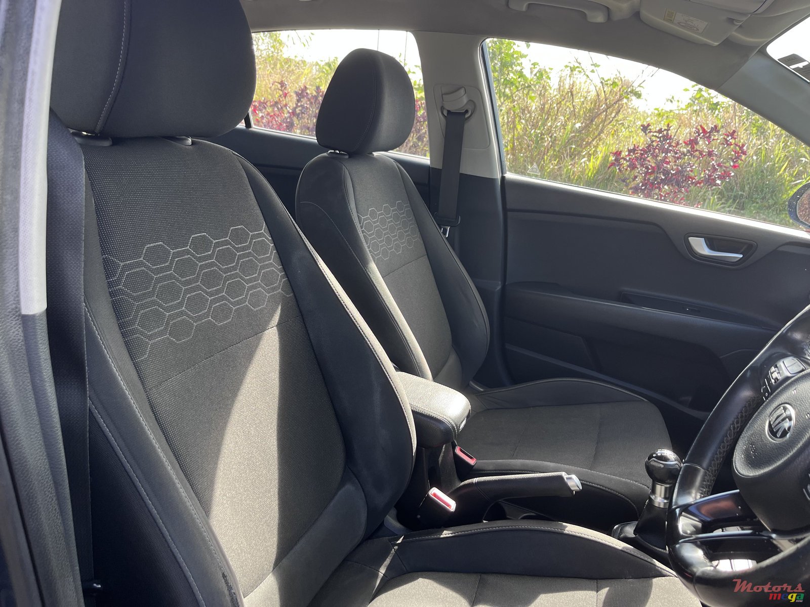 2017' Kia Rio photo #5