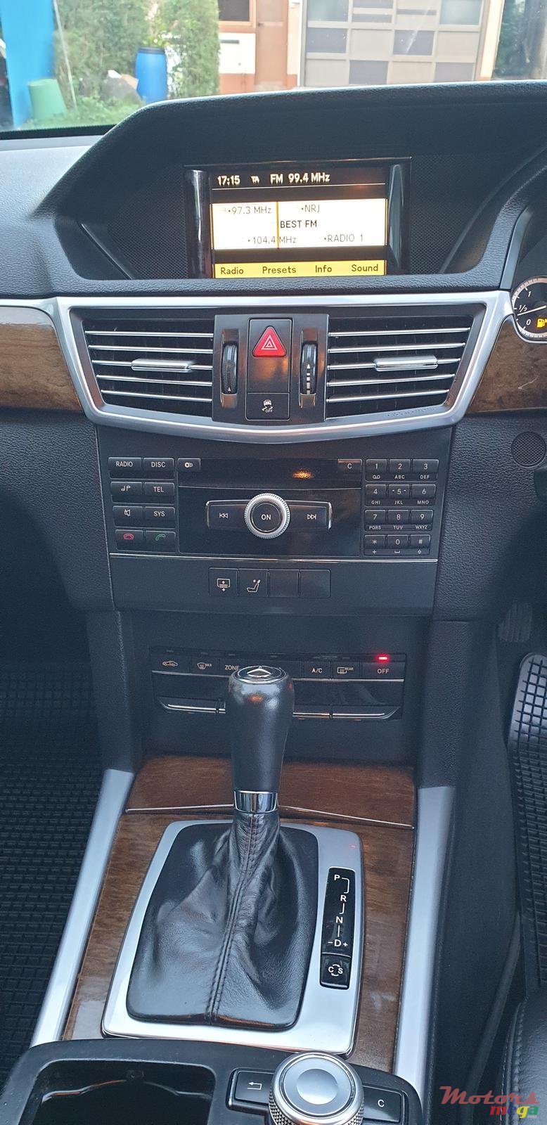 2010' Mercedes-Benz E-Class photo #5