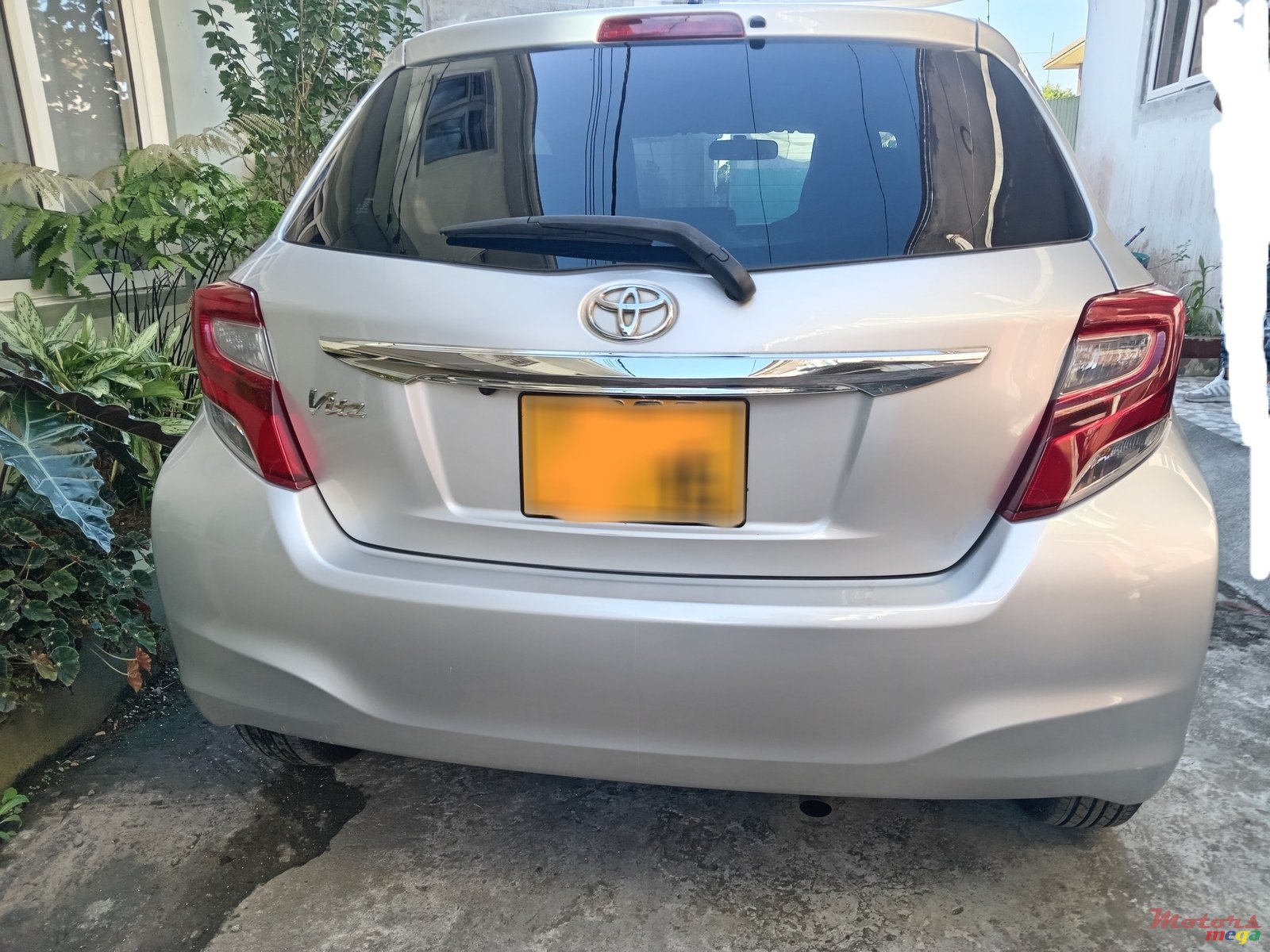 2015' Toyota Vitz 1320cc photo #2