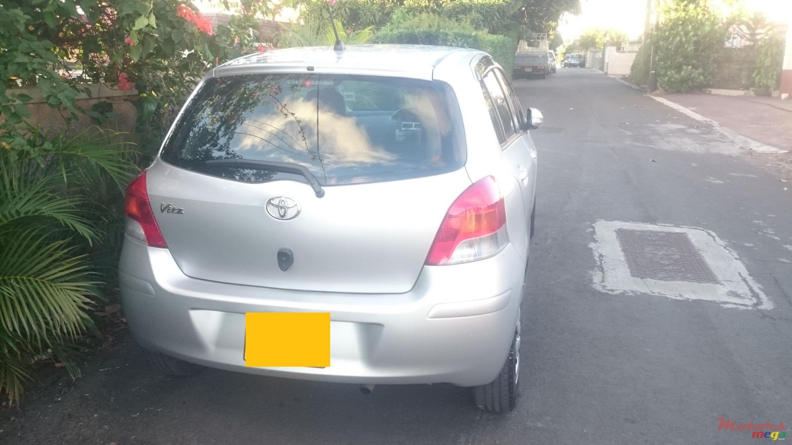 2011' Toyota Vitz 1300cc photo #2