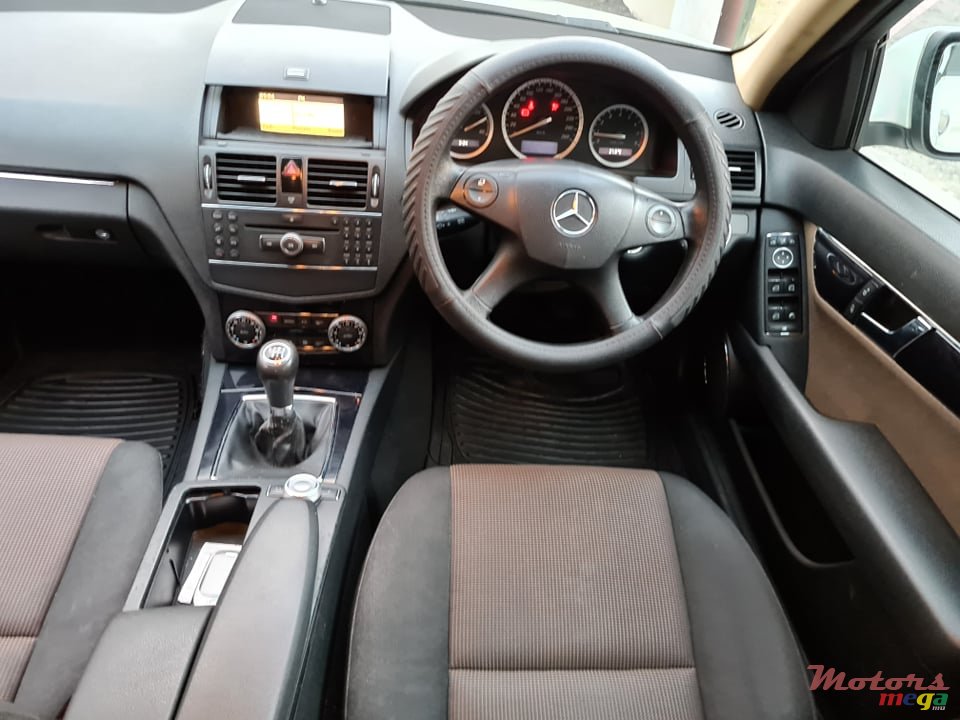 2008' Mercedes-Benz C-Class photo #6