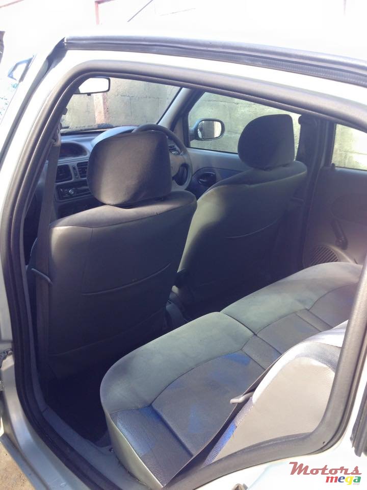 2000' Renault Clio no photo #4