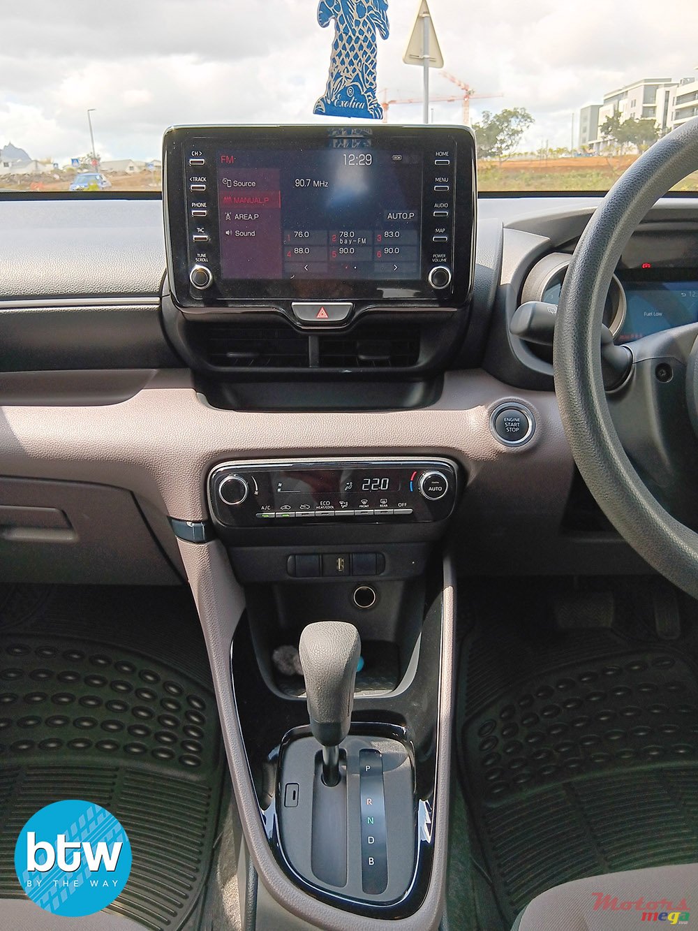 2020' Toyota Yaris photo #5