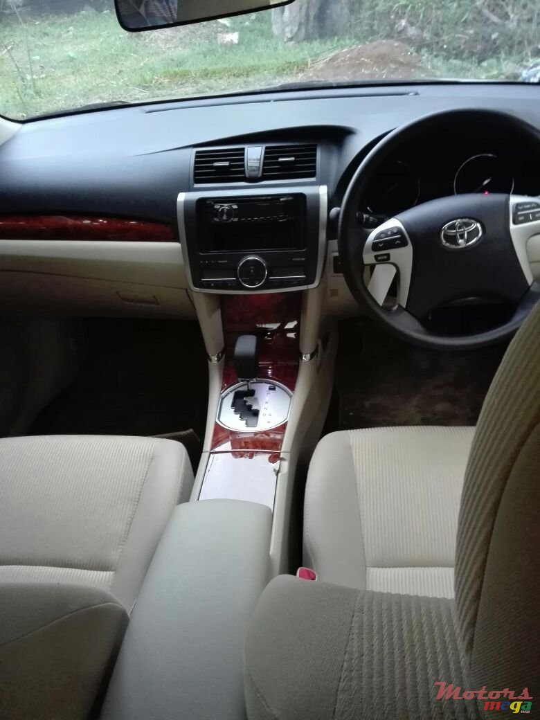 2016' Toyota Premio photo #6