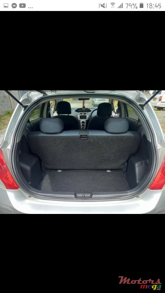 2008' Toyota Vitz photo #1