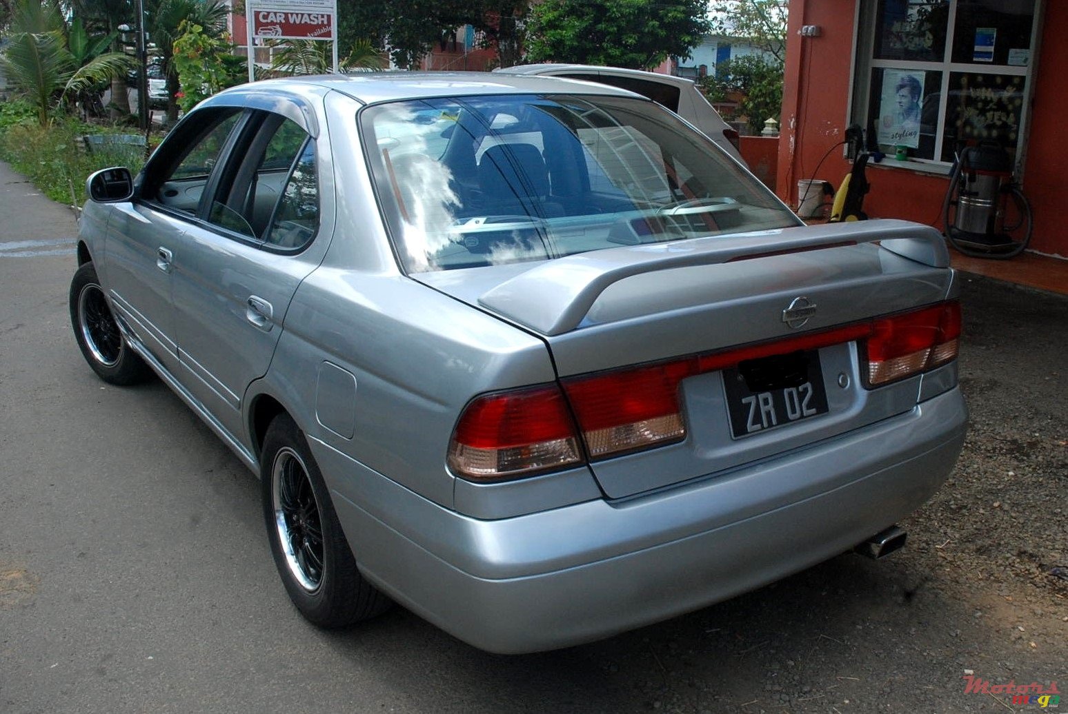 2002' Nissan Sunny photo #1
