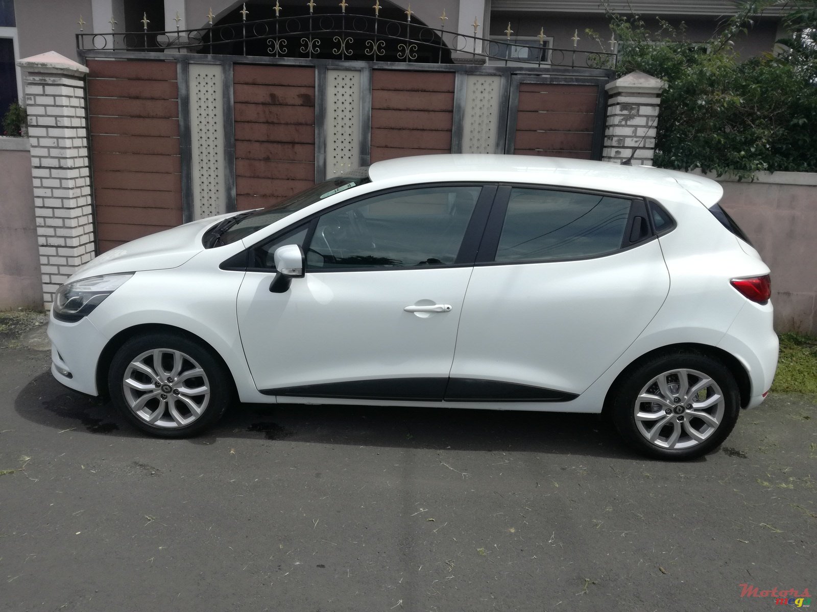 2019' Renault Clio 1.2 turbo essence auto photo #2