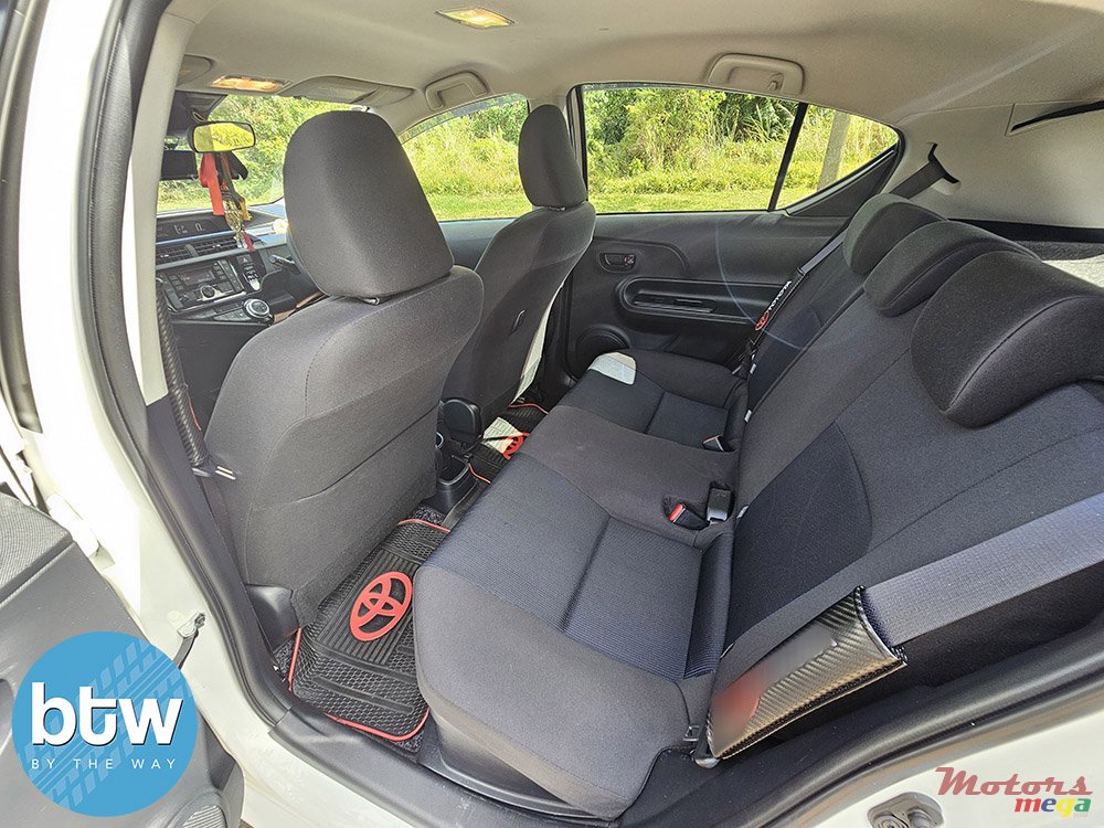 2016' Toyota Aqua photo #6