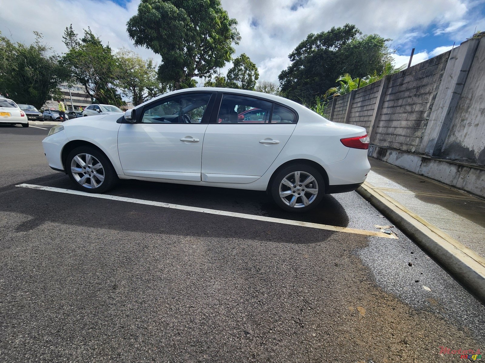 2011' Renault photo #3