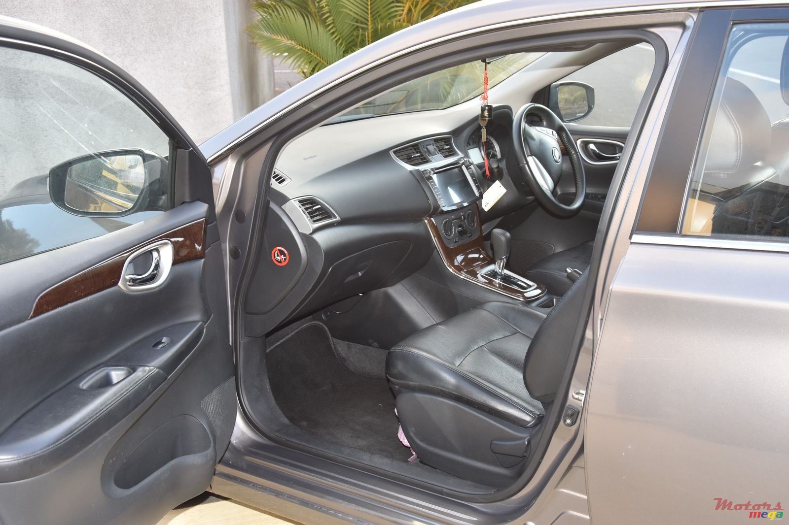 2013' Nissan Sentra ELEGANCE photo #3