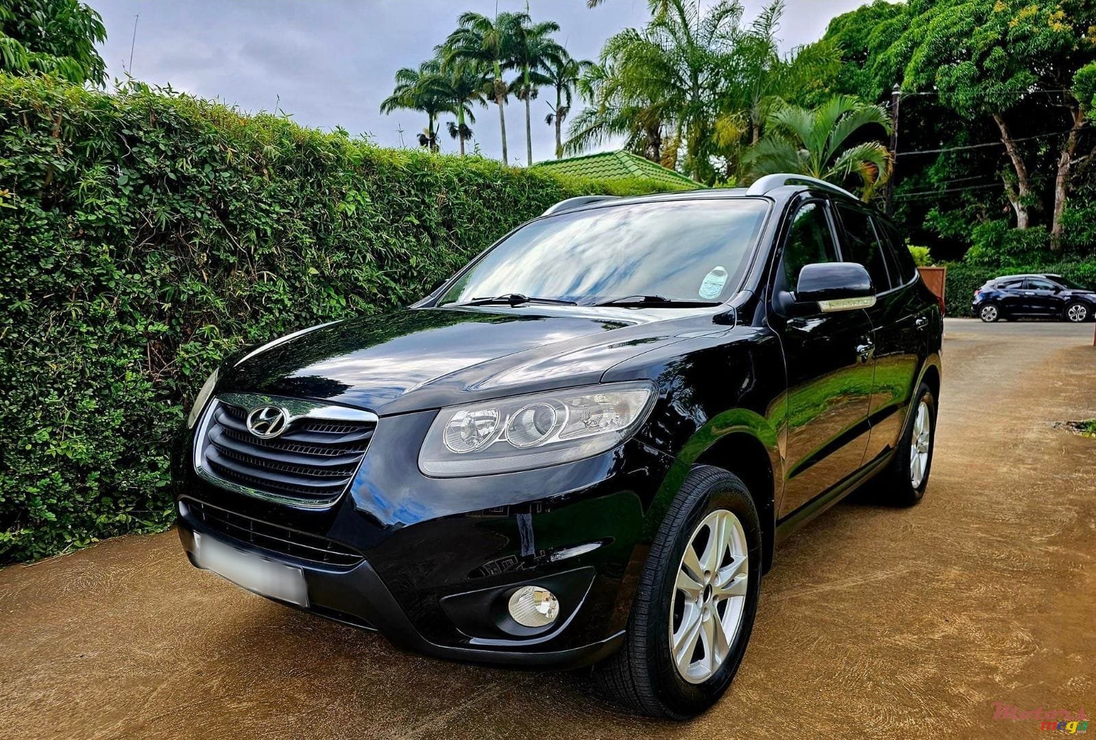 2010' Hyundai Santa Fe photo #2