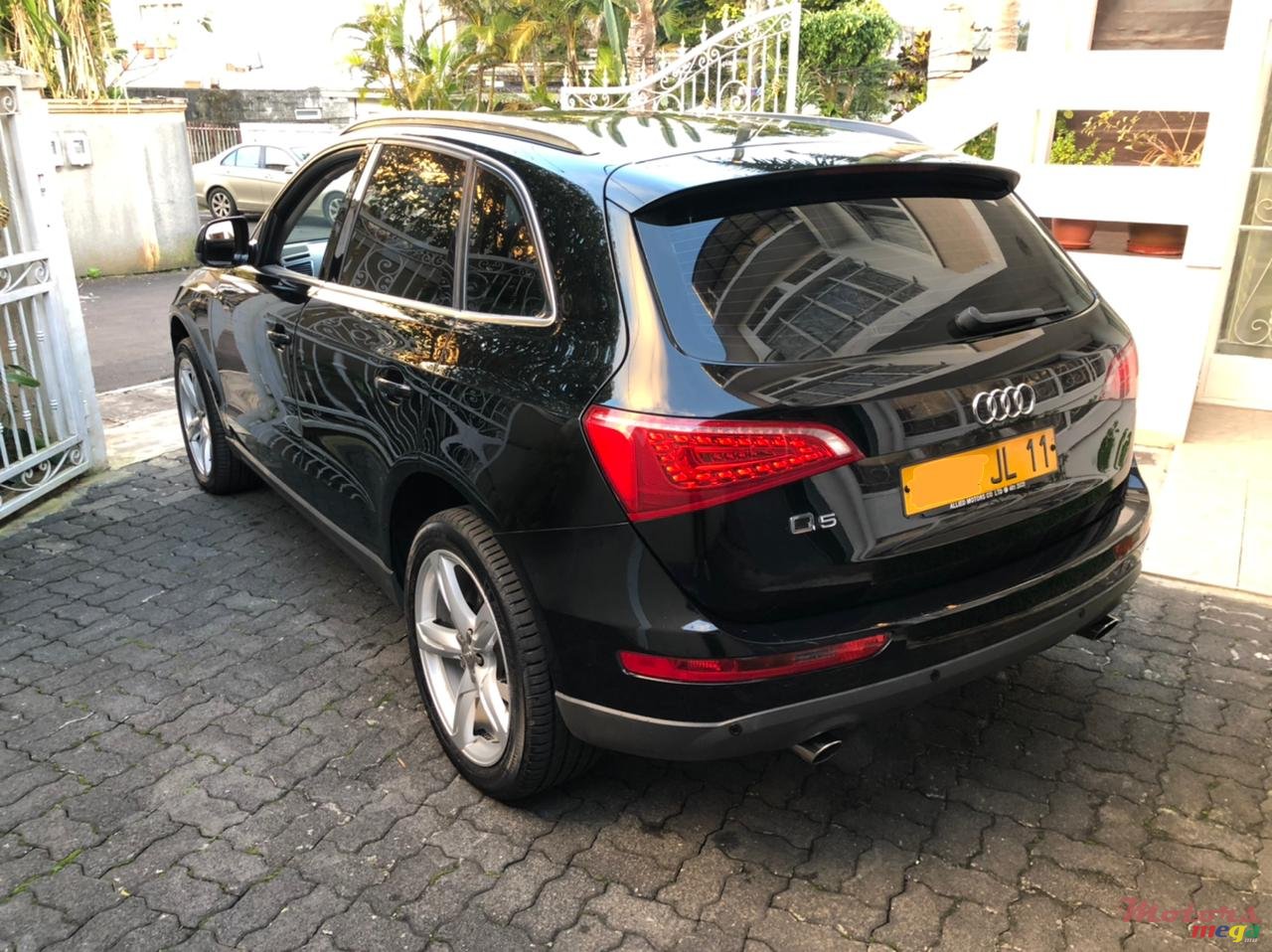 2011' Audi Q5 Quatro photo #3