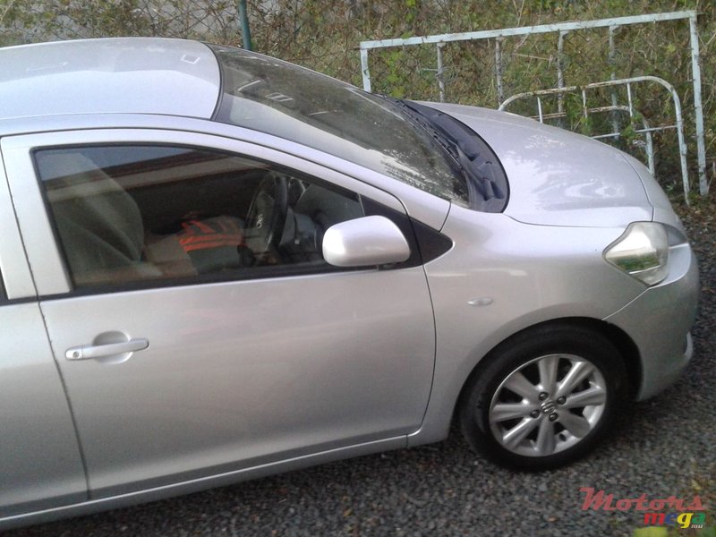 2011' Toyota Yaris photo #4