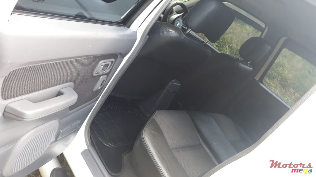 2013' Nissan NP300 Hardbody photo #4