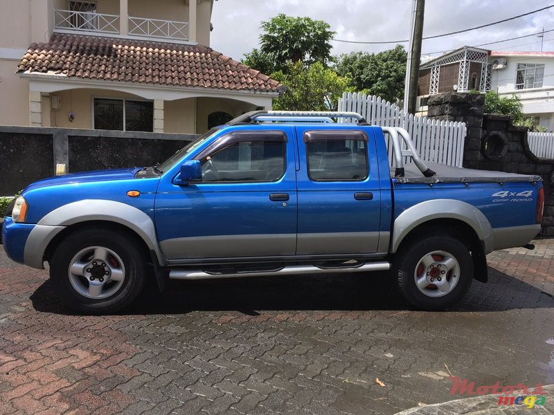 2003' Nissan Hardbody photo #1