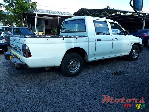 2003' Mitsubishi 4X2 photo #4