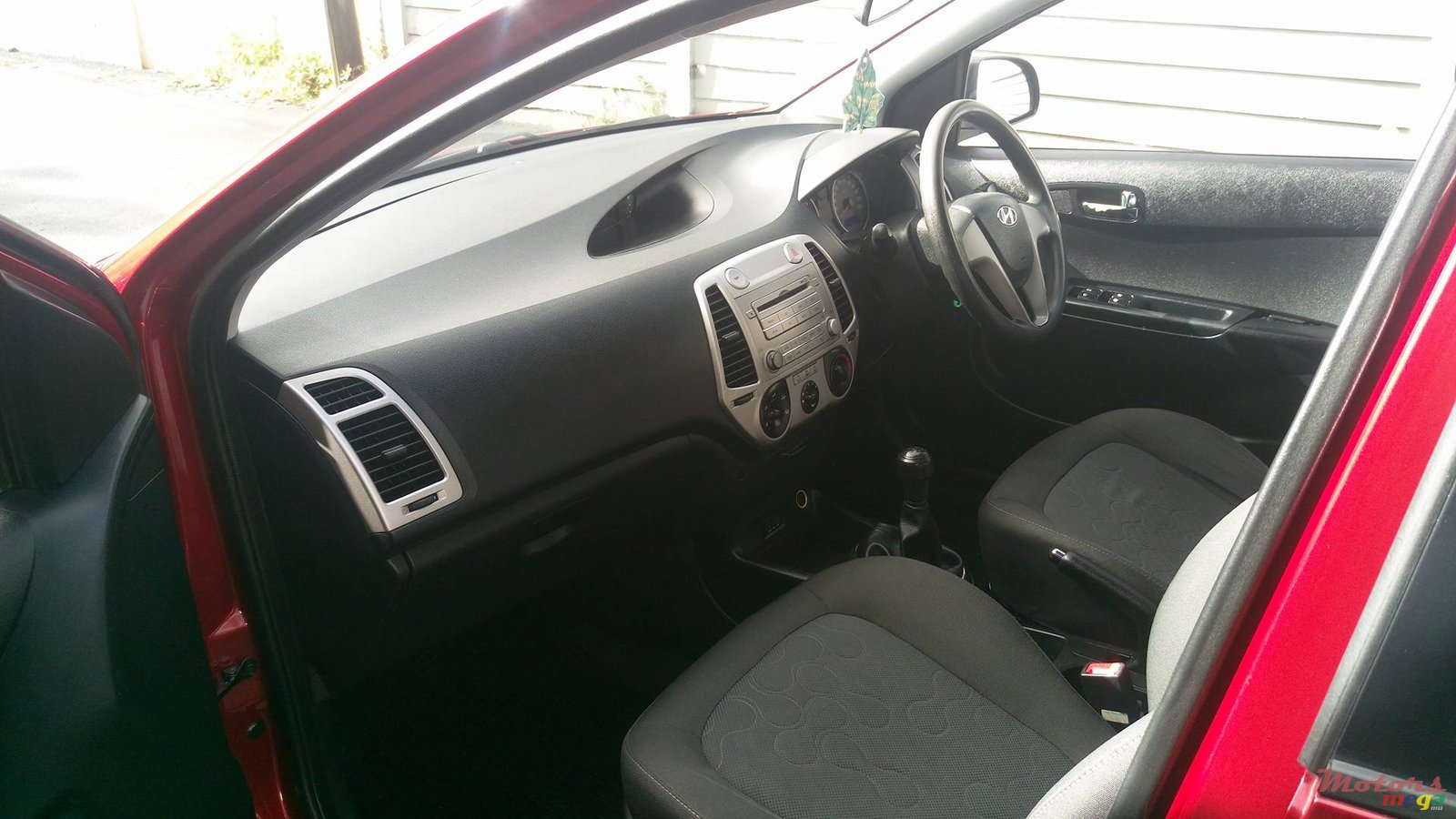 2011' Hyundai i20 photo #5