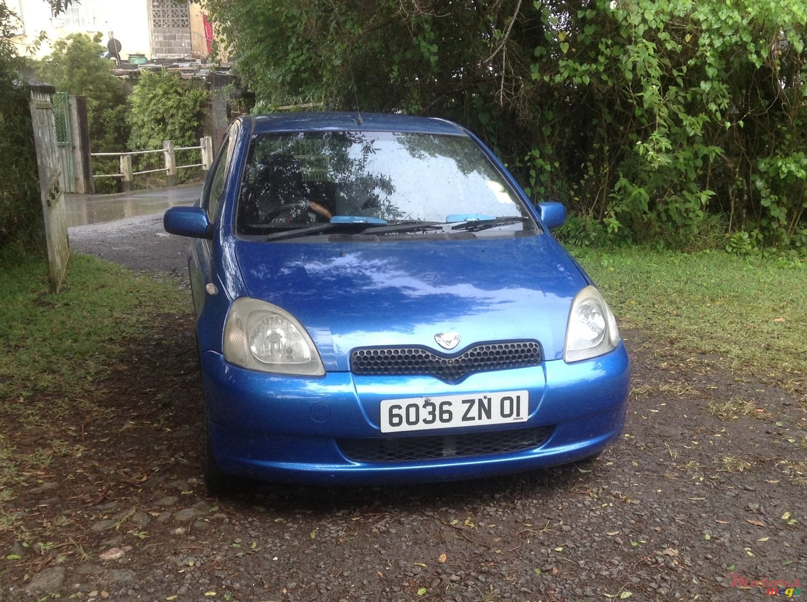 2001' Toyota Vitz photo #1