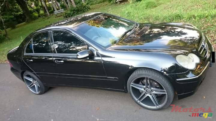 2002' Mercedes-Benz 220 photo #1