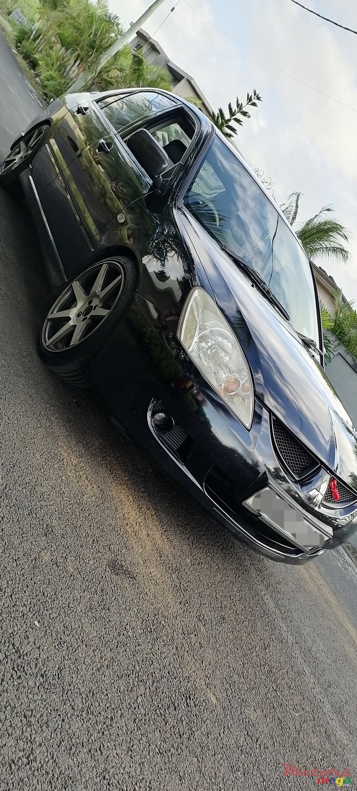 2005' Mitsubishi photo #4