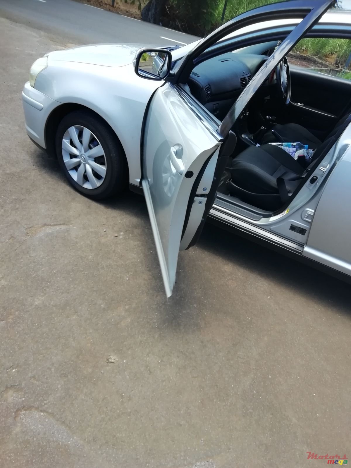 2008' Toyota Avensis photo #1