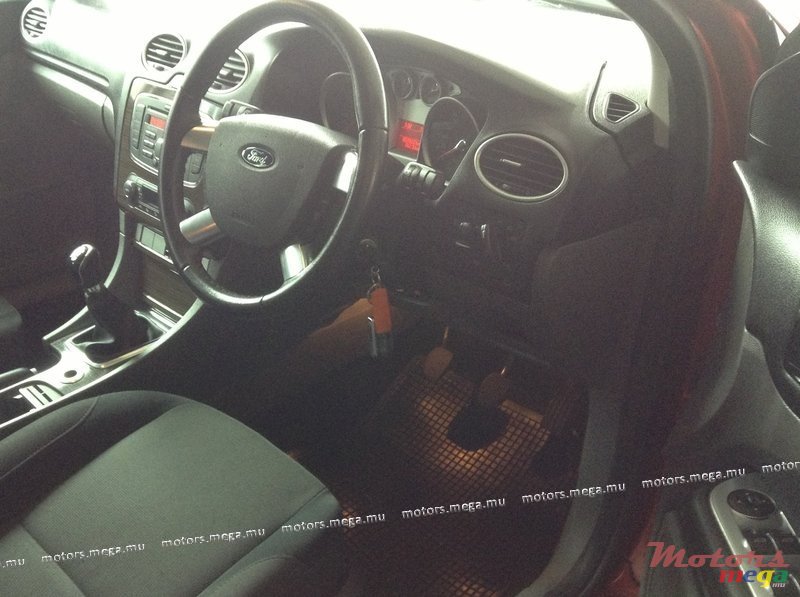 2011' Ford Focus photo #4