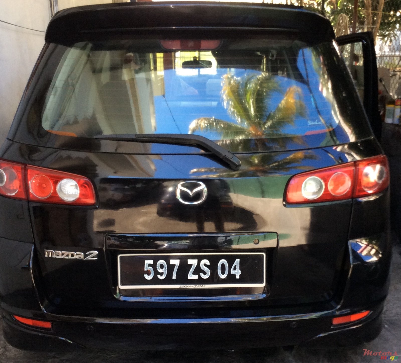 2004' Mazda 2 photo #2