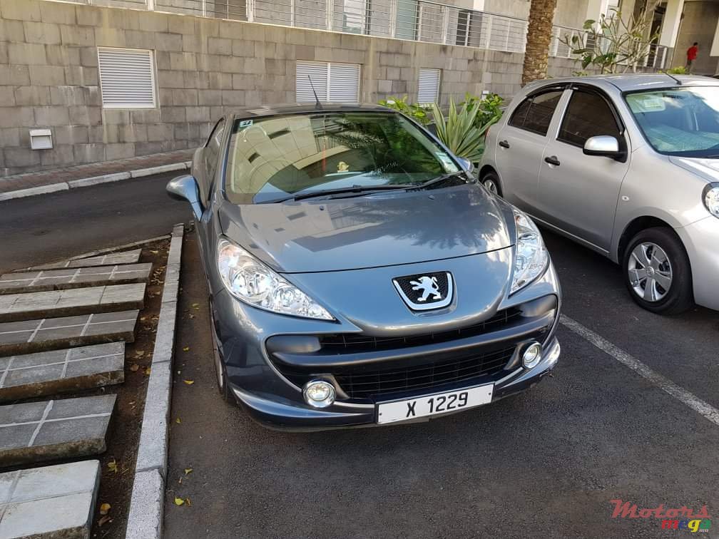 2010' Peugeot 207 Cabriolet/convertible photo #2