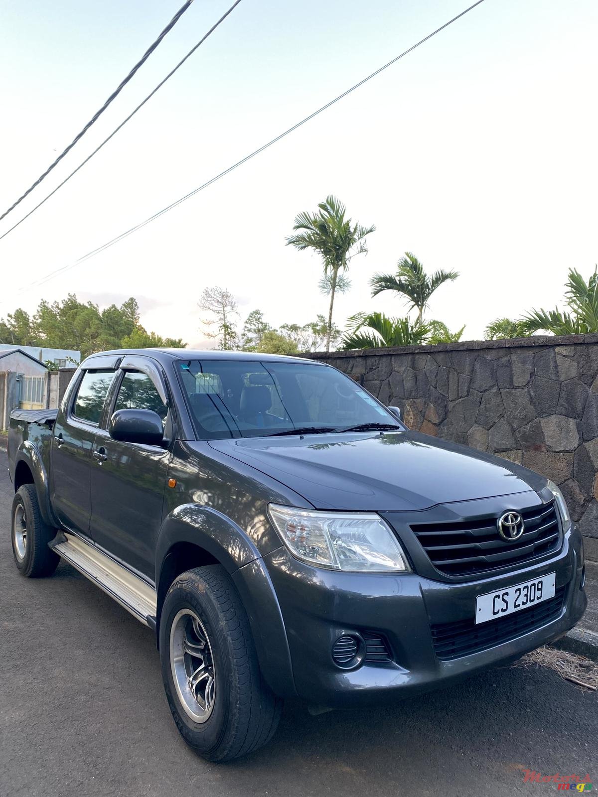 2013' Toyota Hilux 2.5 turbo photo #1