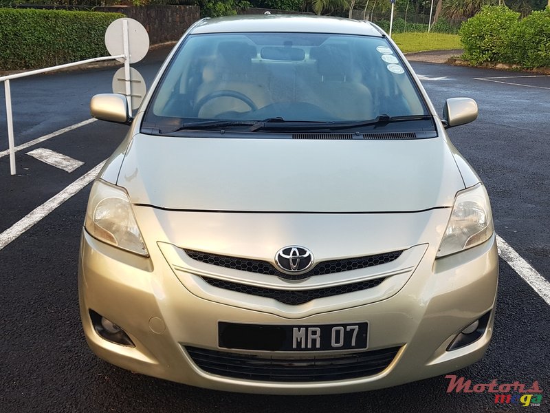 2007' Toyota Yaris Sedan photo #3