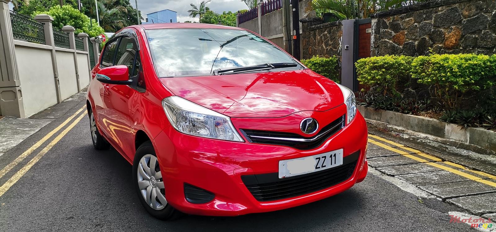 2011' Toyota Vitz Jewela photo #1