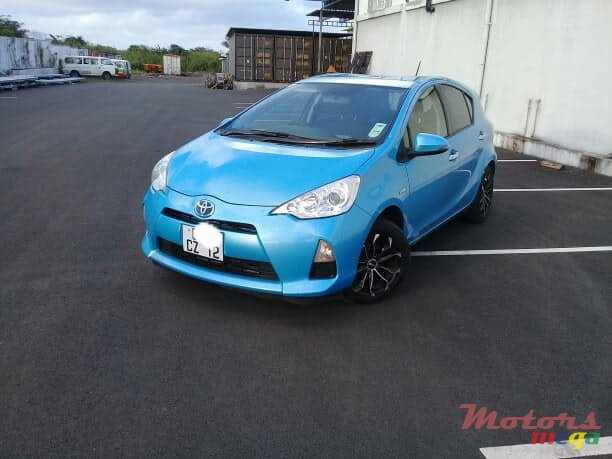 2012' Toyota Aqua photo #1