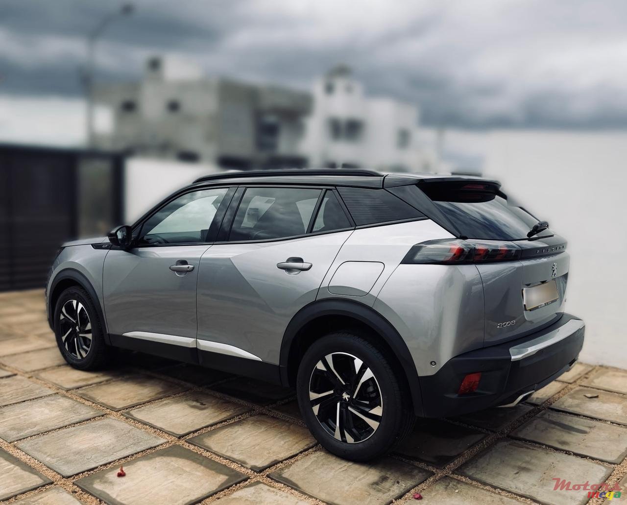 2023' Peugeot 2008 photo #3