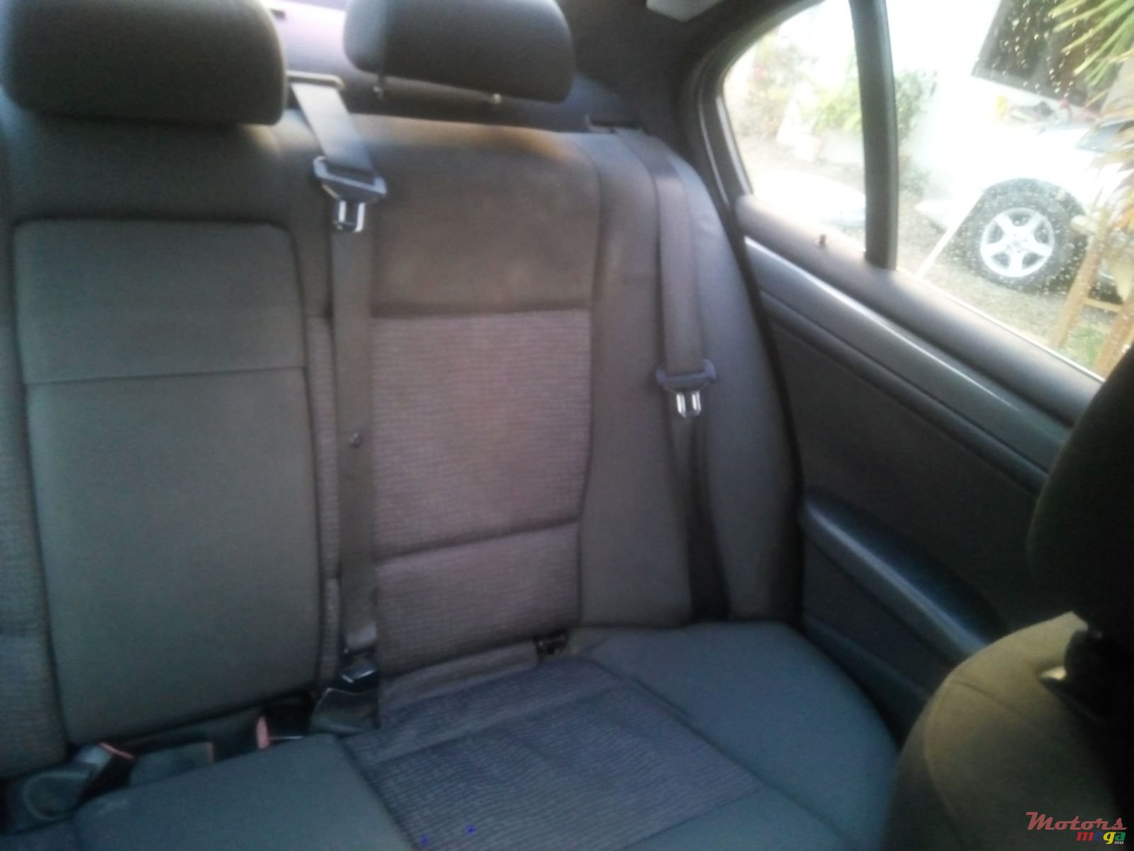 2004' BMW 318 photo #4