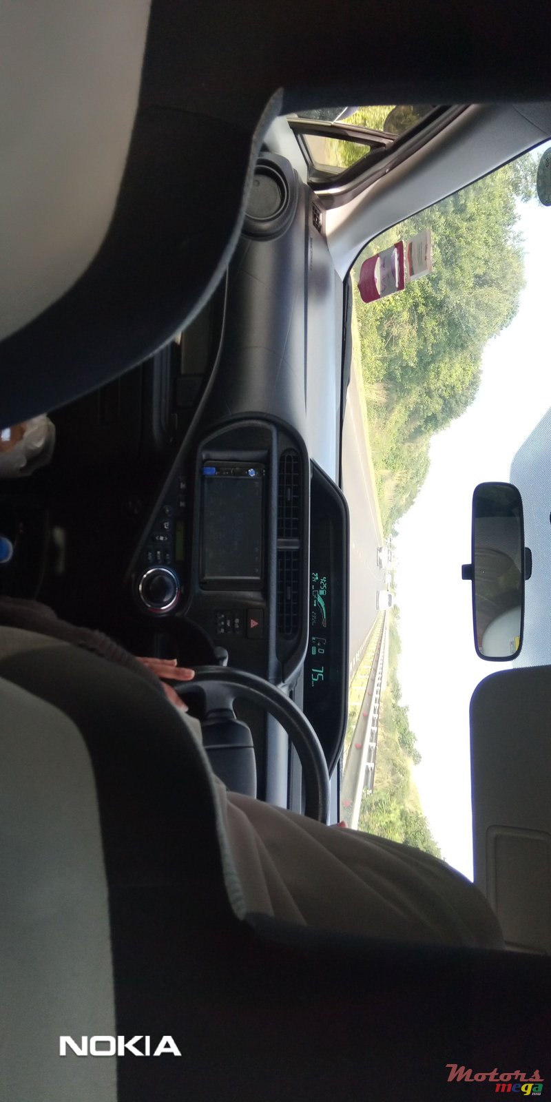 2014' Toyota Aqua photo #2